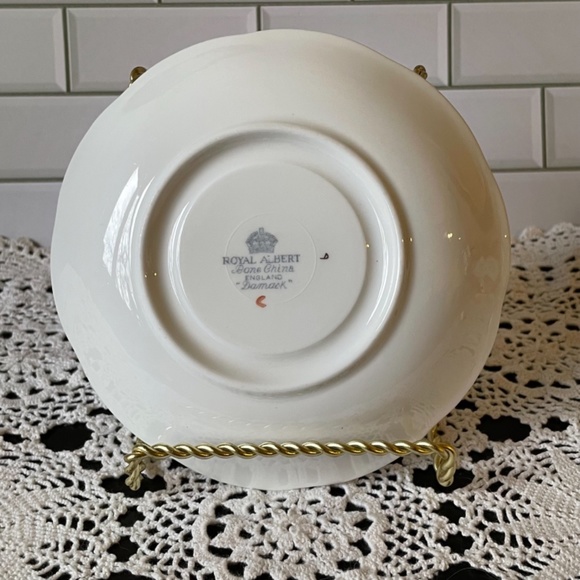 Vintage Royal Albert England Bone China Tea Cup ans Saucer Damask 2693 - Picture 5 of 13